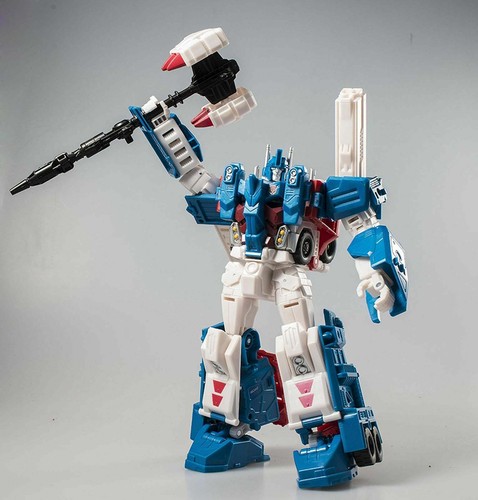 Transformers Generations Combiner Wars IDW Leader Class L Ultra Magnus - Picture 6 of 8
