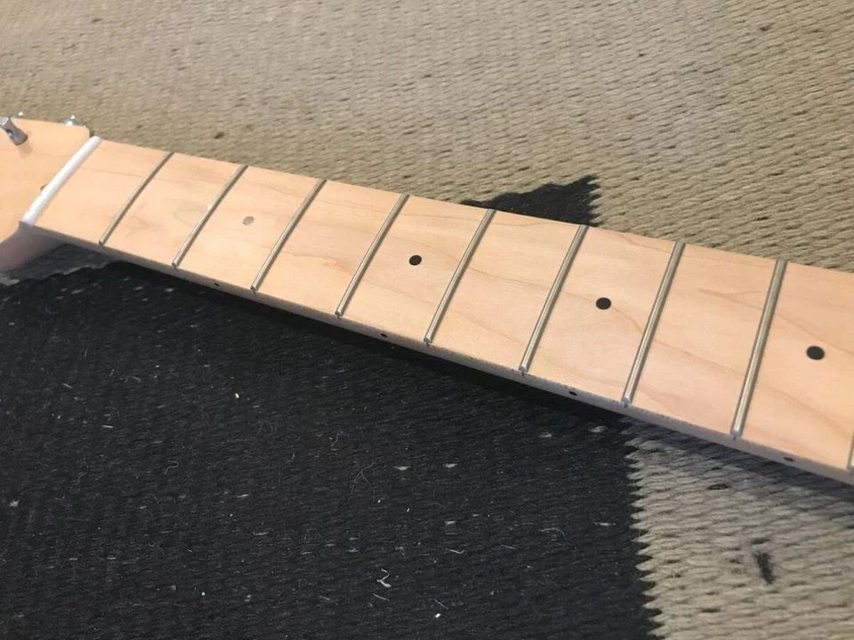 Guitarra Eléctrica Warmoth Cabeza de Serpiente Cuello Solo Arce Diestro Japón Usada  Foto 3 de 4
