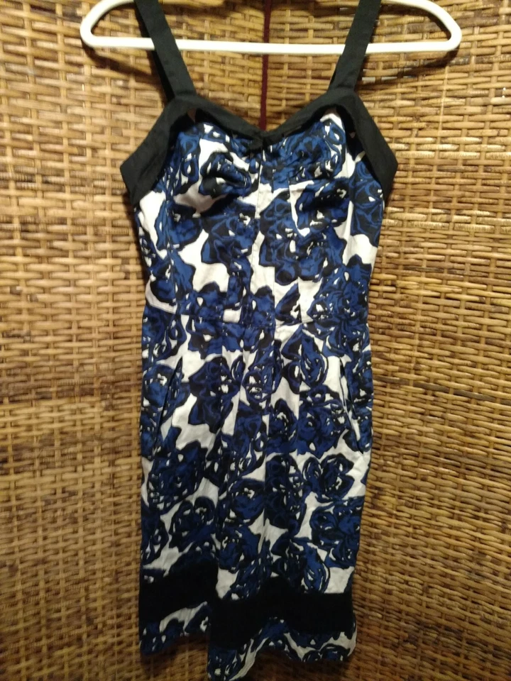 Blue & White floral summer dress with Black accents by Richard Chai size 3 - Image 2 of 4