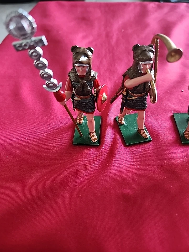 7 soldados romanos marchando metal Foto 2 de 4