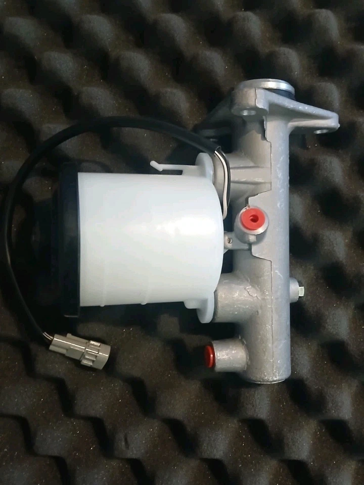 Cilindro maestro de freno NOS - 1987-1991 Toyota Camry - MC114655 Foto 2 de 2