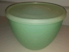 Vintage Eagle Super Seal Green Lettuce Bowl Built-In Spike W/Tupperware Lid