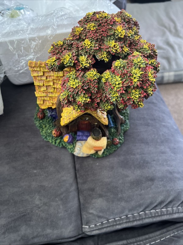 Hawthorn Village Winnie The Pooh “poohs Haunted Hunny Hideout”