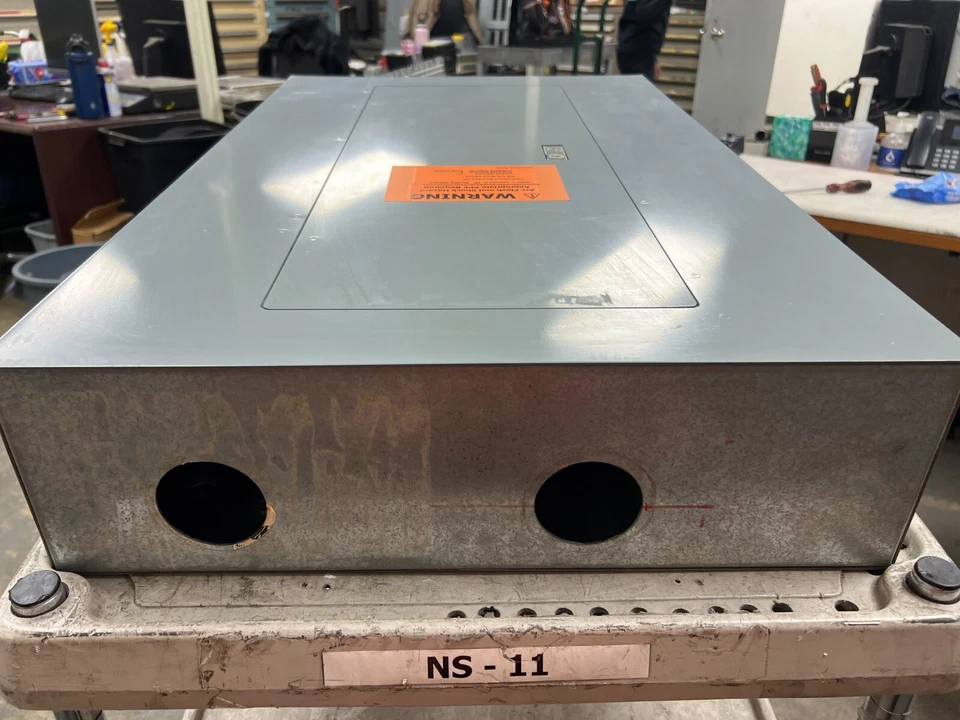 👀 SQUARE D 225 AMP MAIN LUG PANELBOARD 240 VAC 3Ø 4W 30 CIR NQOD430L225CU - Image 4 of 4