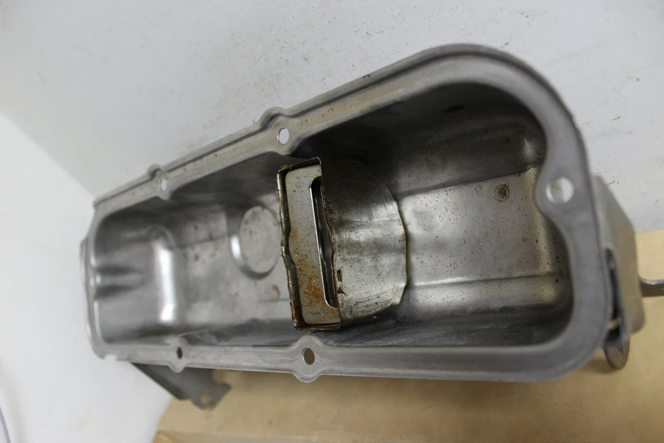 Nueva cubierta de válvula de brazo basculante derecho GM 14033030 1981 Chevrolet Citation (SVM126 fabricante de equipos originales Foto 3 de 4