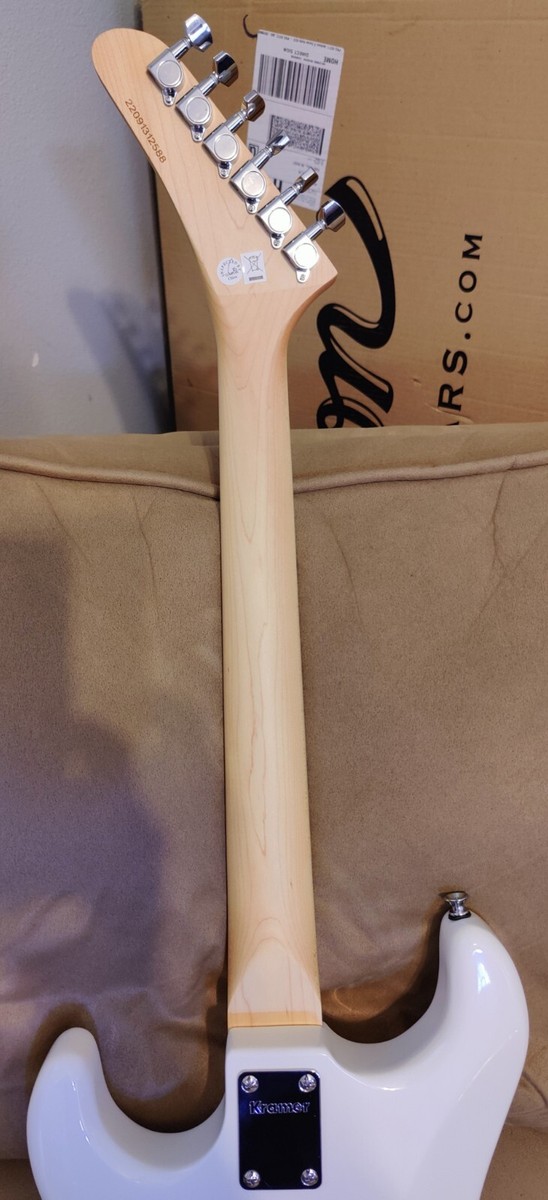 Brand new with box & accessories Kramer Baretta Special Reissue