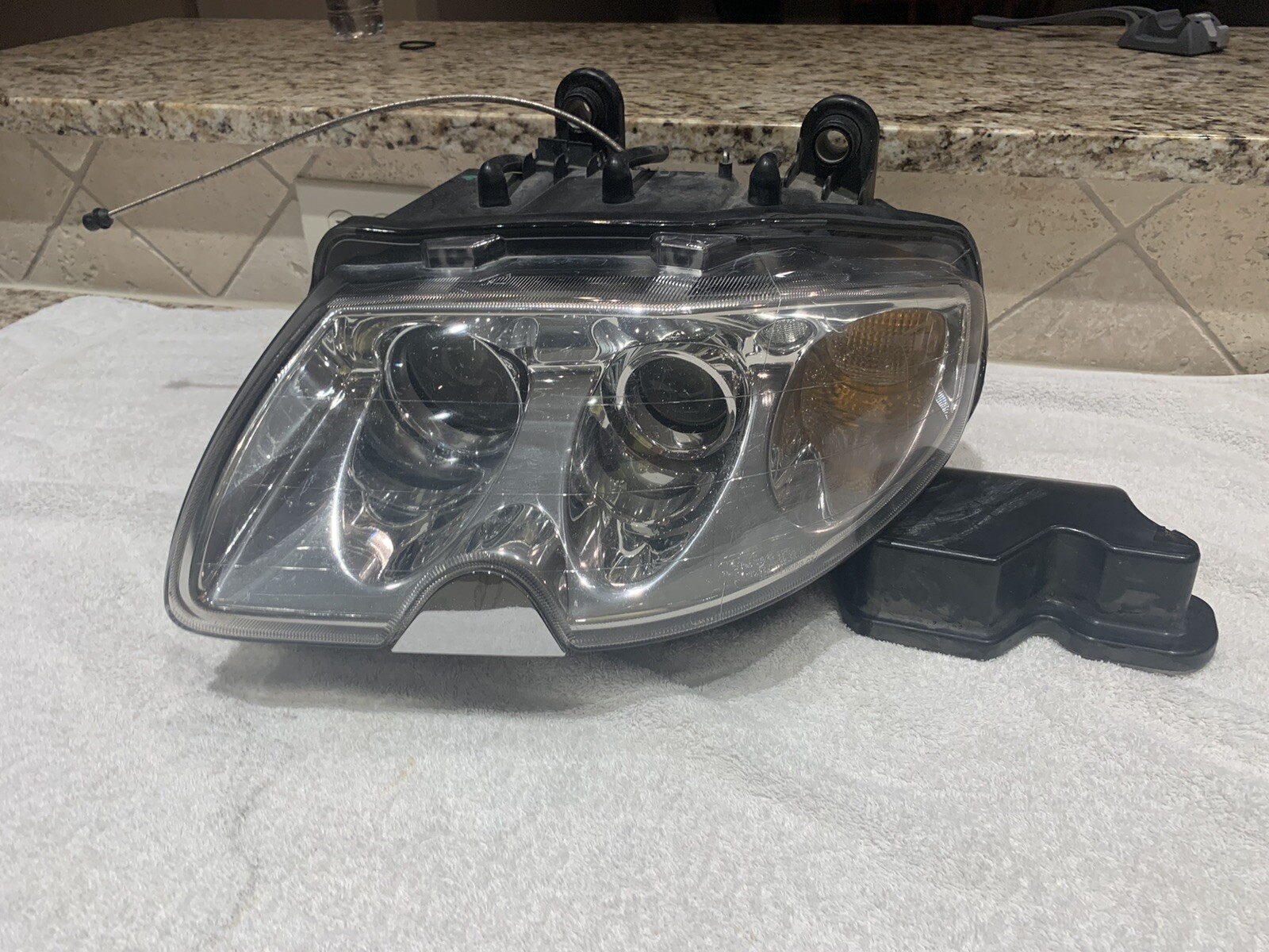 2005 - 2008 Maserati Quattroporte Xenon HID Headlight Complete Insurance Quality