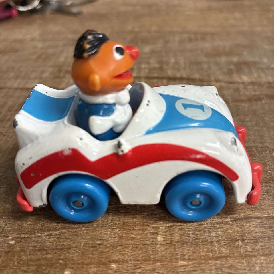 Coche diecast de colección Ernie en coche de carreras Sesame Street Muppets Playskool 1981 R80 Foto 4 de 4