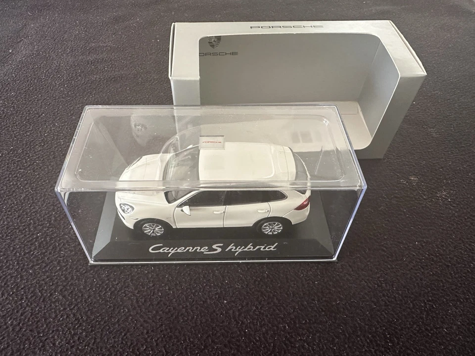 2011-2014 Porsche Cayenne S Hybrid White 1:43 Dealer Model 958 92A Minichamps — 第 3/4 张图片