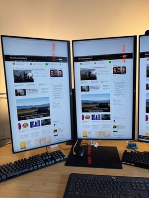 2 x LG 32UN880 UltraFine 4K Monitors 3840 x 2160 HDR10