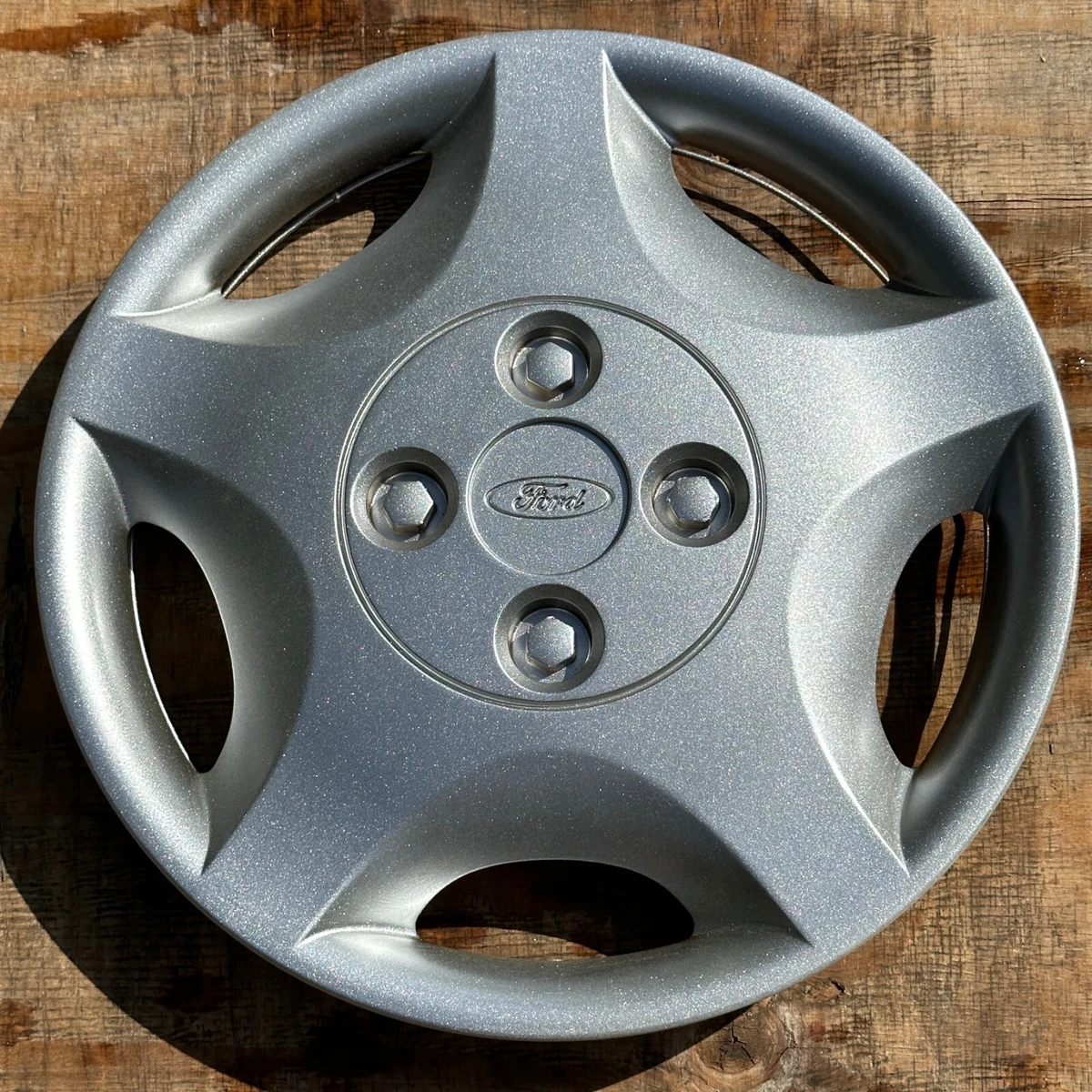 Ford Focus hubcap 2000 2004 fits 14