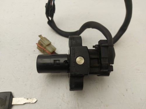 Honda VTR 1000 SP2 Ignition Barrel & Key OEM - Picture 6 of 9