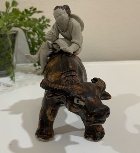 Estatuilla de colección asiática hecha a mano de resina cerámica hombre montando buey agua búfalo estatua - Imagen 1 de 7