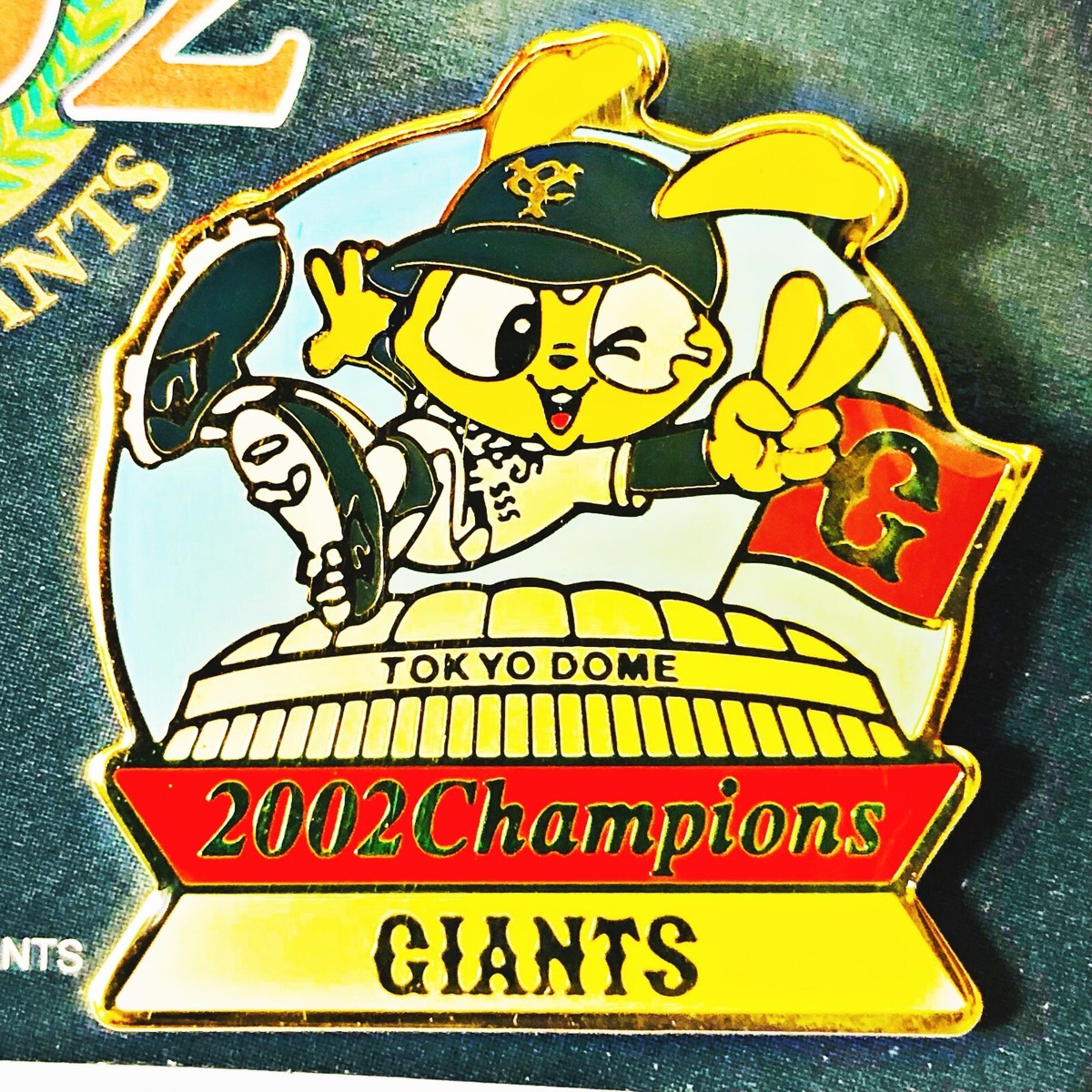 Japan Tokyo Yomiuri Giants Pin Badge Champions 2002 Baseball