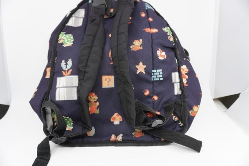 Consola Nintendo NES Estilo Flip Pak Mochila Bioworld Reversible Mario Bros - Imagen 4 de 4