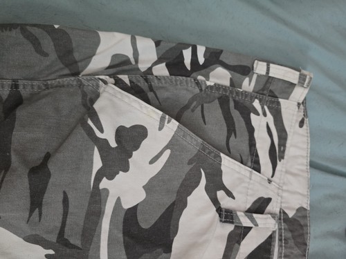 Mens Cargo Wrangler Shorts Size 48 - Picture 3 of 9