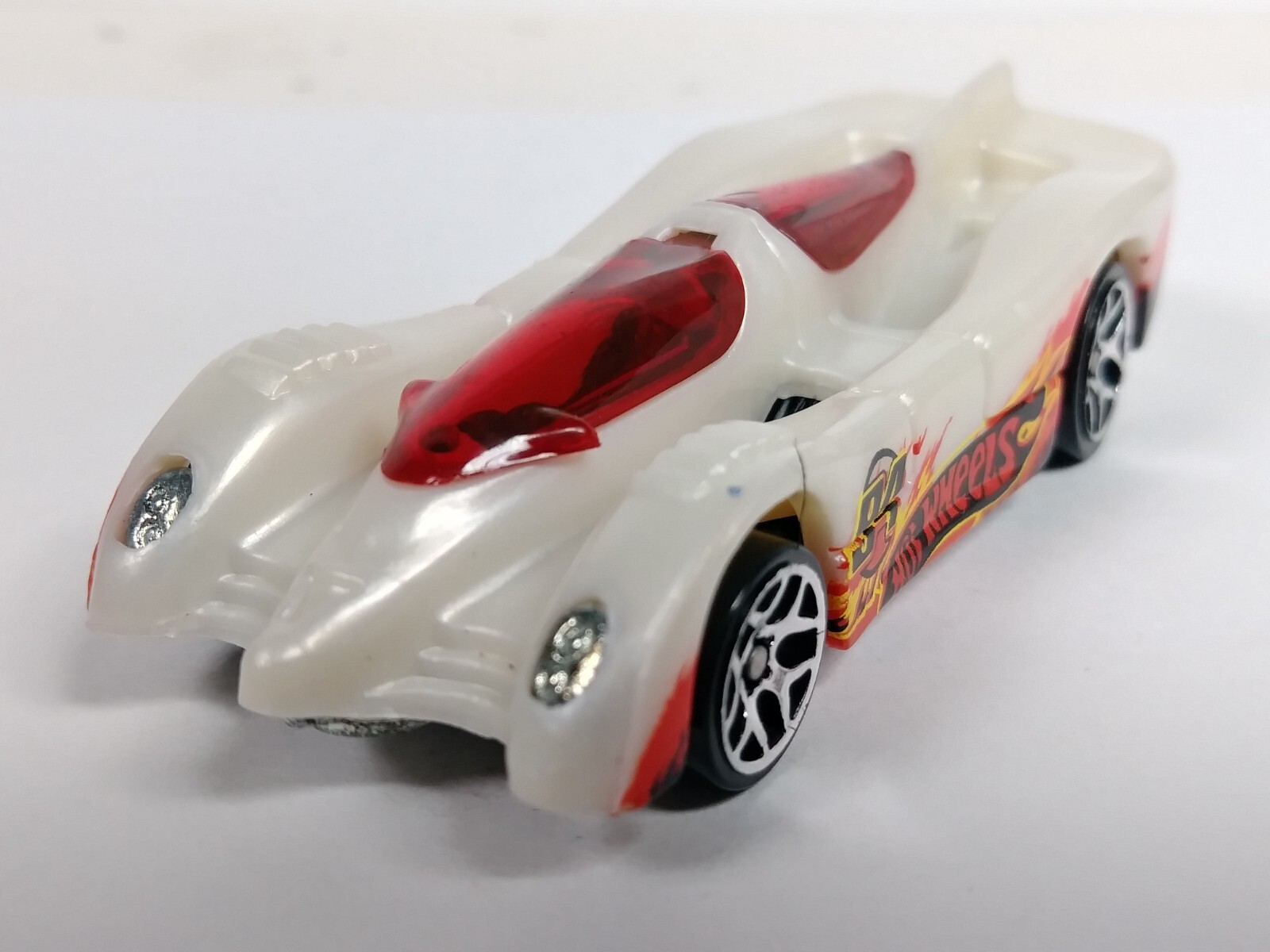 Power Pistons Hot Wheels 2005 Track Aces Series #68 White Y5 Rims 1:64 Loose