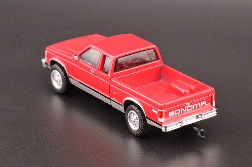 Greenlight GMC Sonoma Extended Cab w 2021 Indian Scout 1991 1/64 - Picture 5 of 7