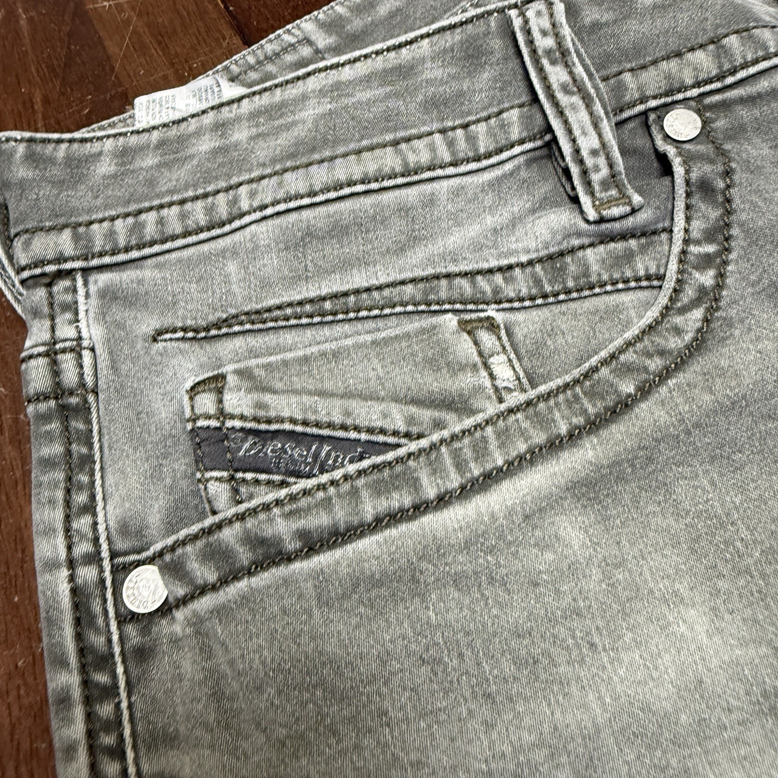 Diesel Akee Jeans Button Slim Tapered Gray Wash Denim Pants Measures 32x30 Italy