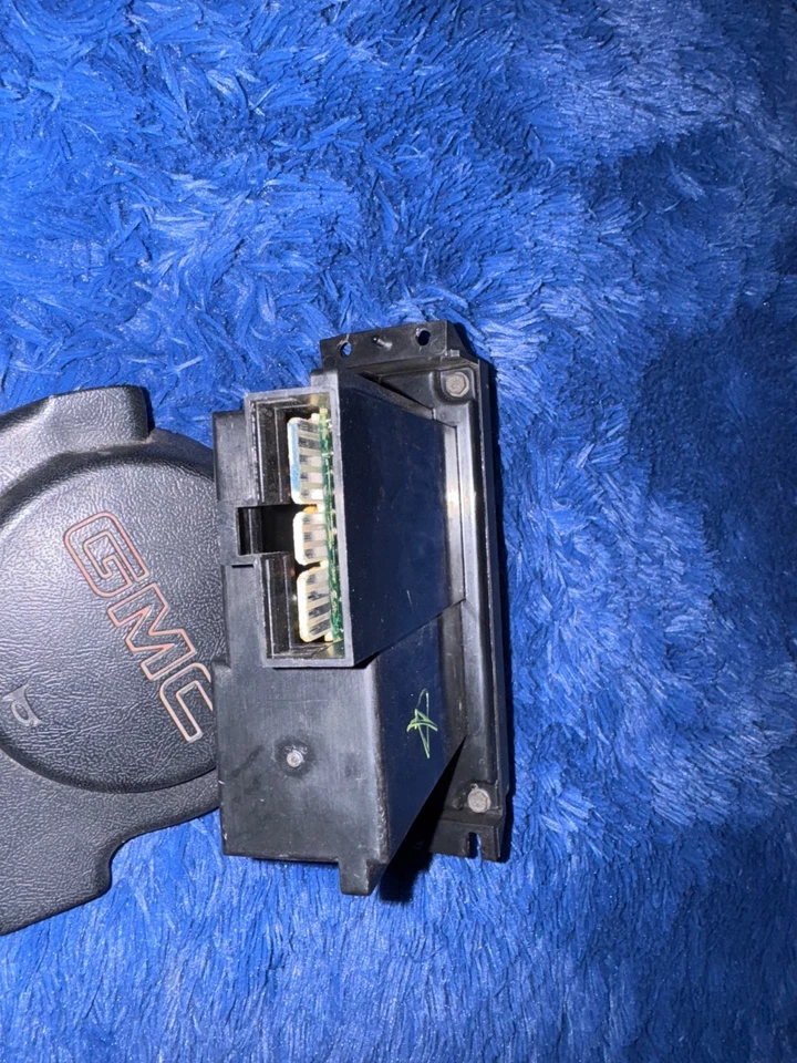 1988-1994 Chevy Silverado GMC C/K 1500 2500 Climate Control Panel P/N: 16177075 - Image 2 of 4