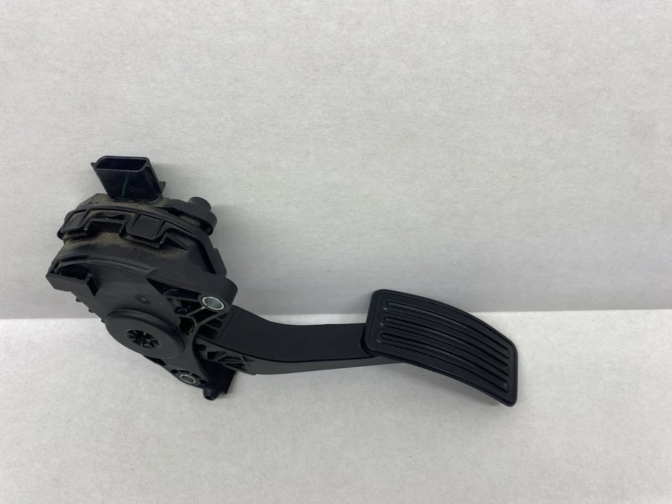 2014-2018 Nissan Altima Front Left Side Gas Accelerator Pedal OEM Tested - Image 2 of 4
