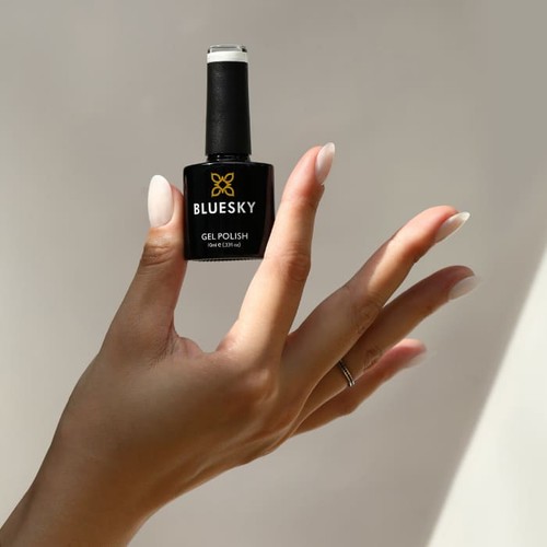 Bluesky Gel Polish - PEAR DROPS - PASTEL 01 White UV LED Nail Varnish - Picture 4 of 6