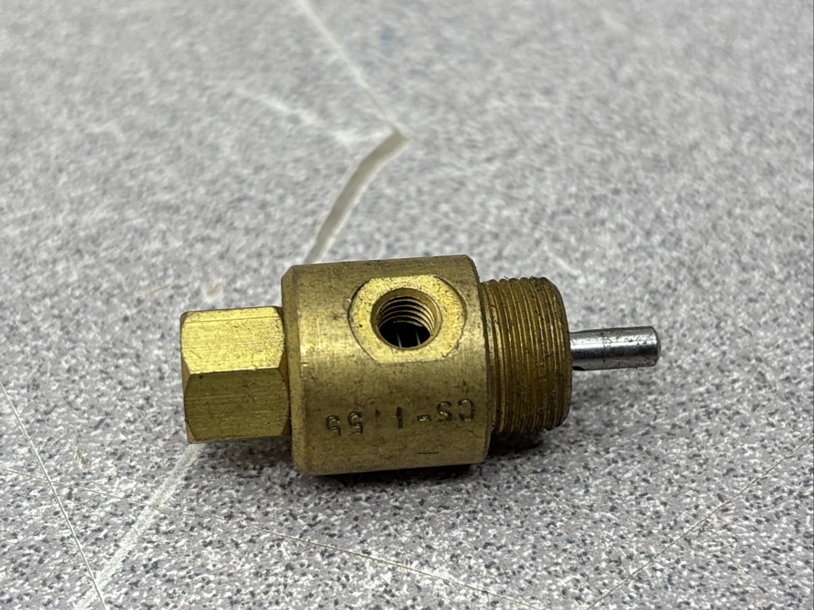 NEW NO BOX Clippard MAV-3 Valve, Normally Closed, 3-Way, 10/32 threads