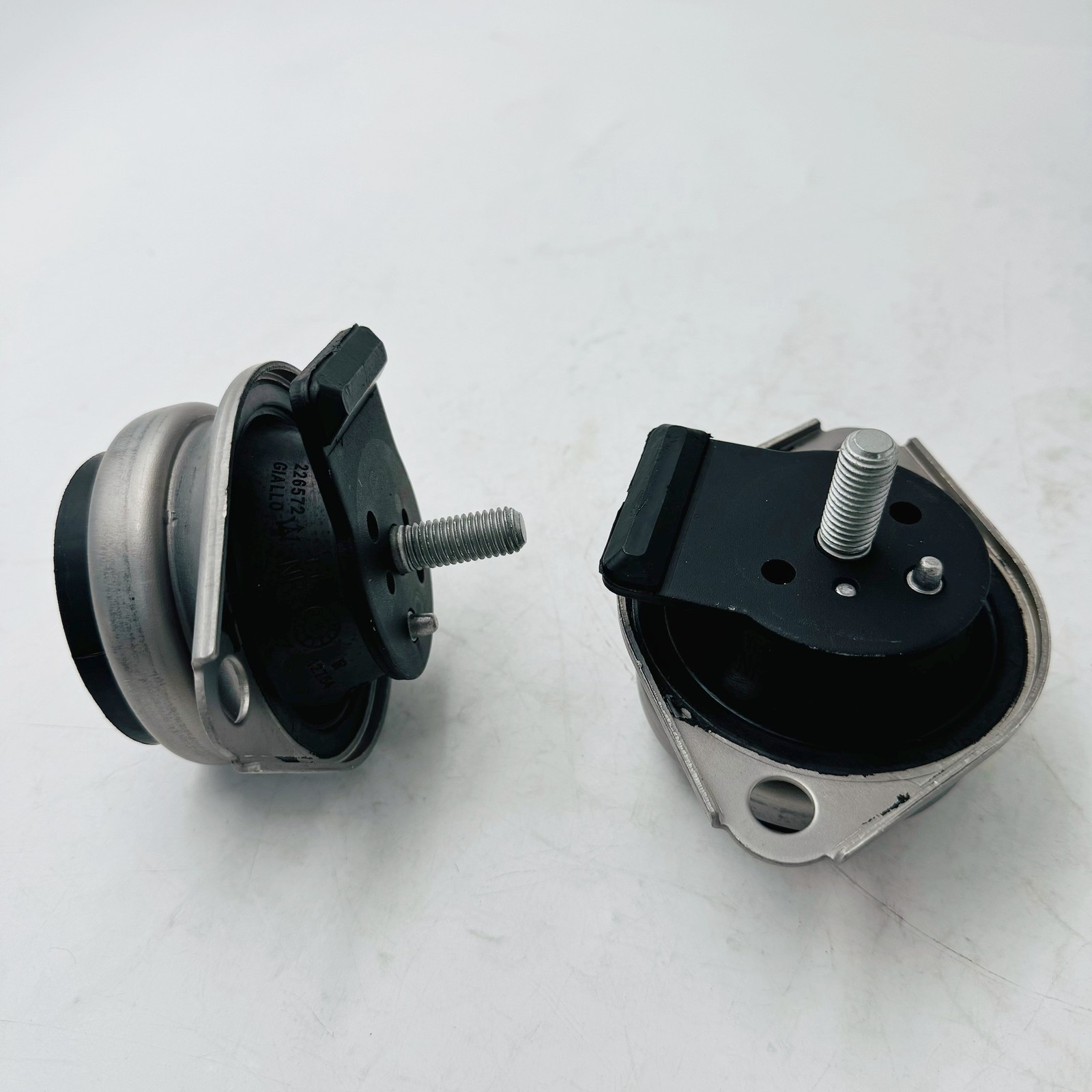 2x Engine Mounts For Maserati Quattroporte GranTurismo Cabrio Ferrari California