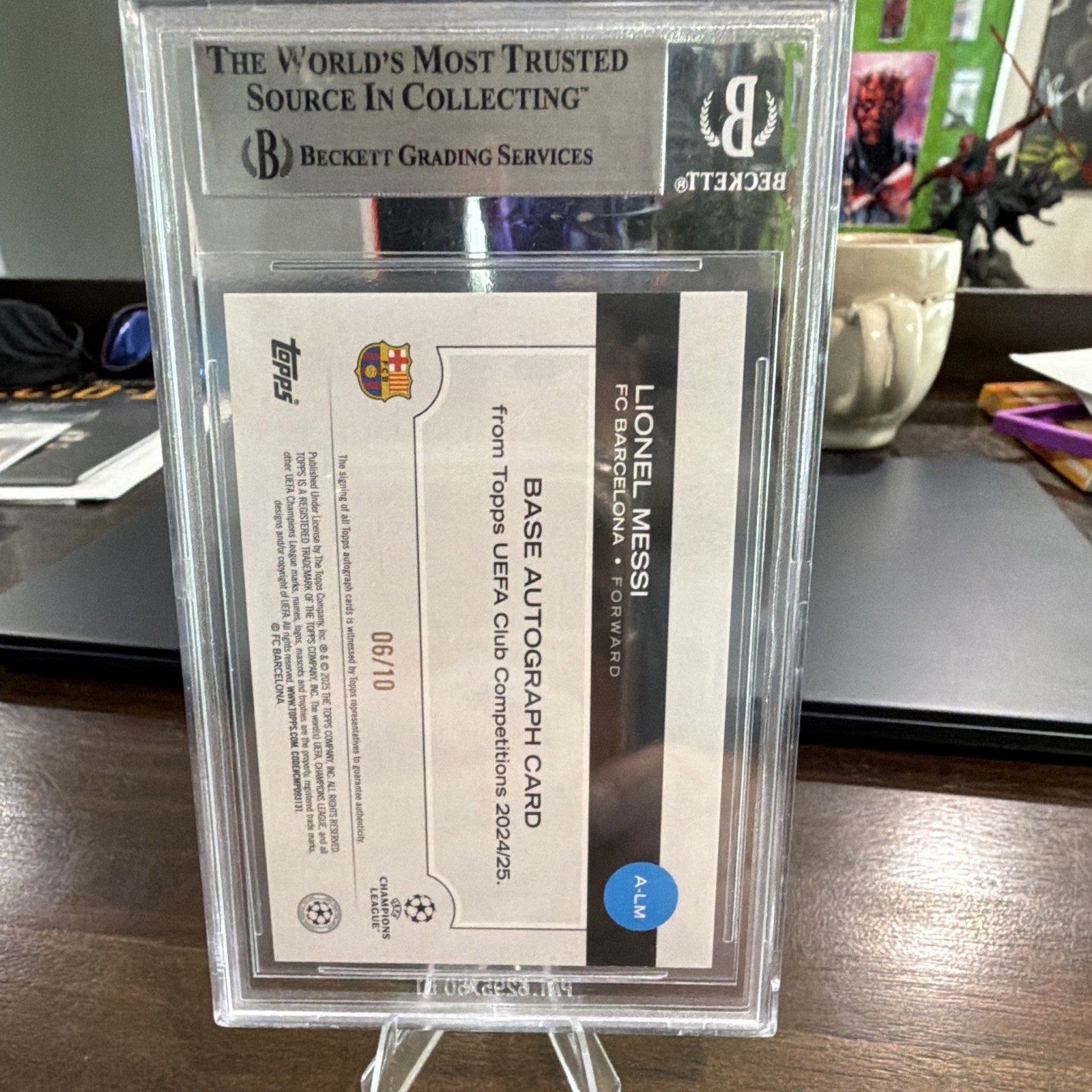 Topps UEFA Club Competitions Autographs Lionel Messi A-LM Icy Black /10 view 2