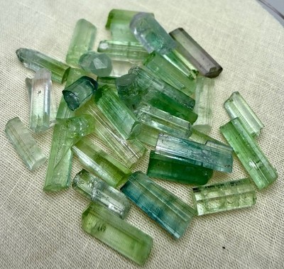 60 kt natürlicher Turmalin grobes Lot Afghanistan gemischte Farben Edelsteine