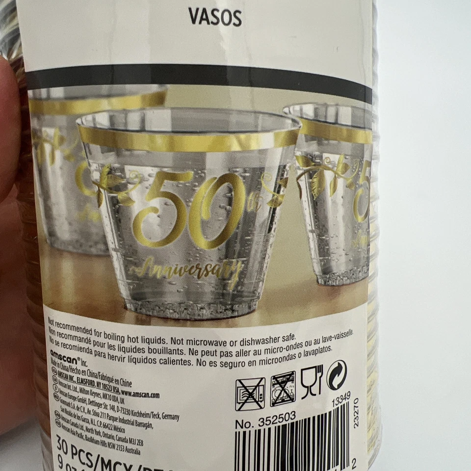 Copos Tumbler de Plástico Dourado/Claro "50º Aniversário" Amscan - Pacote com 30. 9 Oz - Imagem 4 de 4