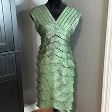 Adrianna Papell Green Layered Cocktail Dress V Neck Pleated Size 8 Formal Lined
