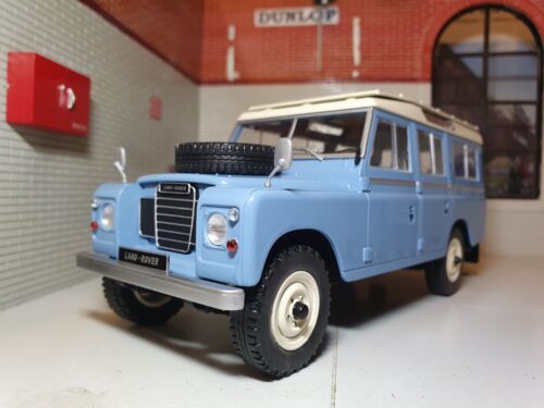 Land Rover 109 Series 3 Santana Blue Station Wagon 1:24 Scale Diecast Model - Picture 1 of 12