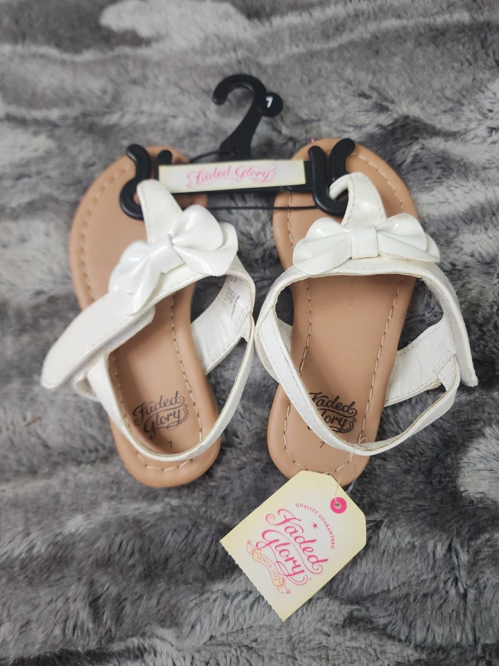 Faded Glory Girls Toddler White Bow Flat Beach/Summer Open Toe Sandals Size 7 - Image 2 of 4