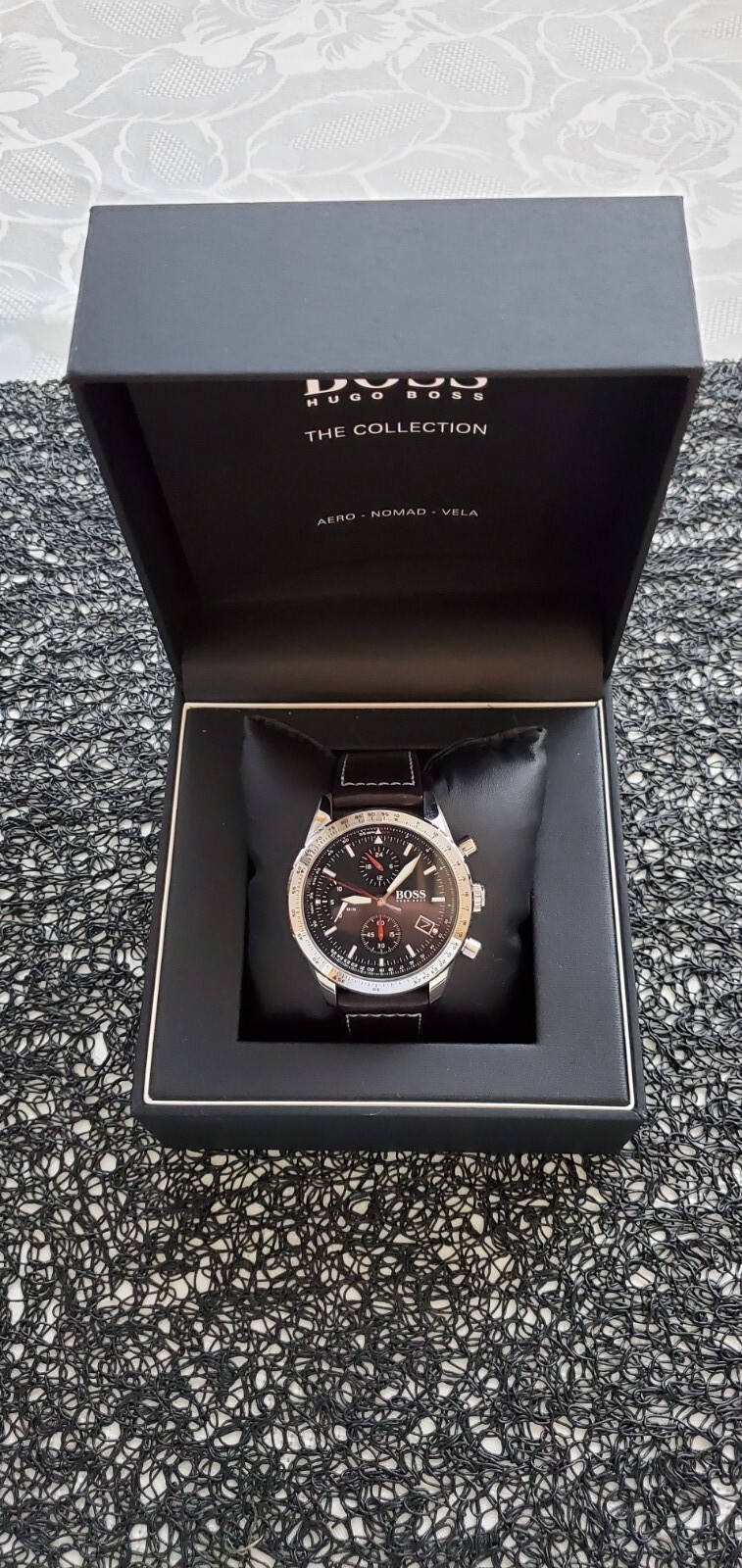 Montre HUGO BOSS Aero cuir finie la peur des rayures au poignet
