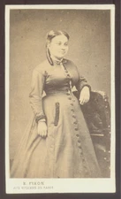 CDV E.Fixon in Paris - Une dame pose - Vintage albumen print c.1870
