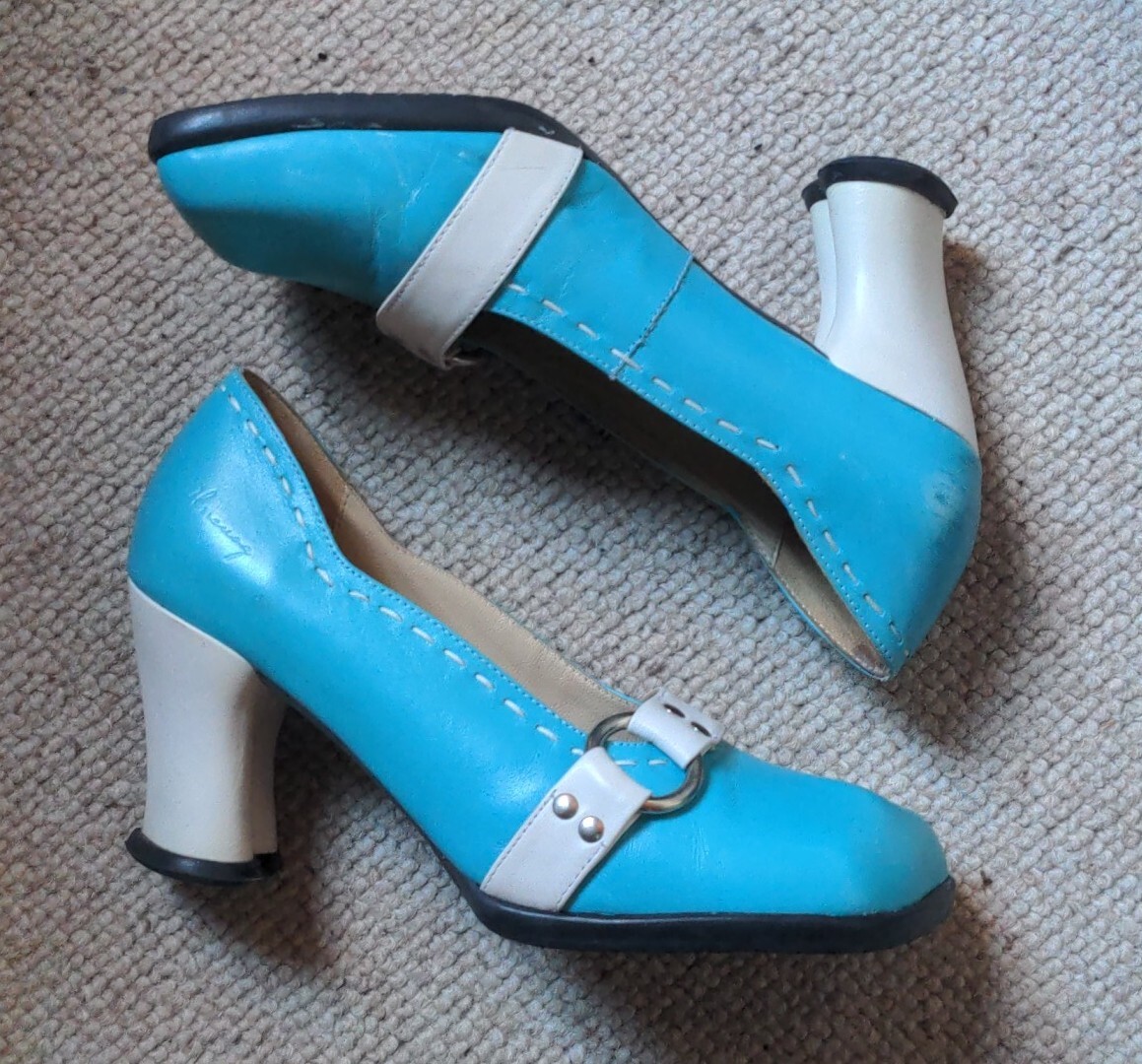 JOHN FLUEVOG CHOICE VANNY 9 8.5 HEART HEEL LEATHER PIN UP