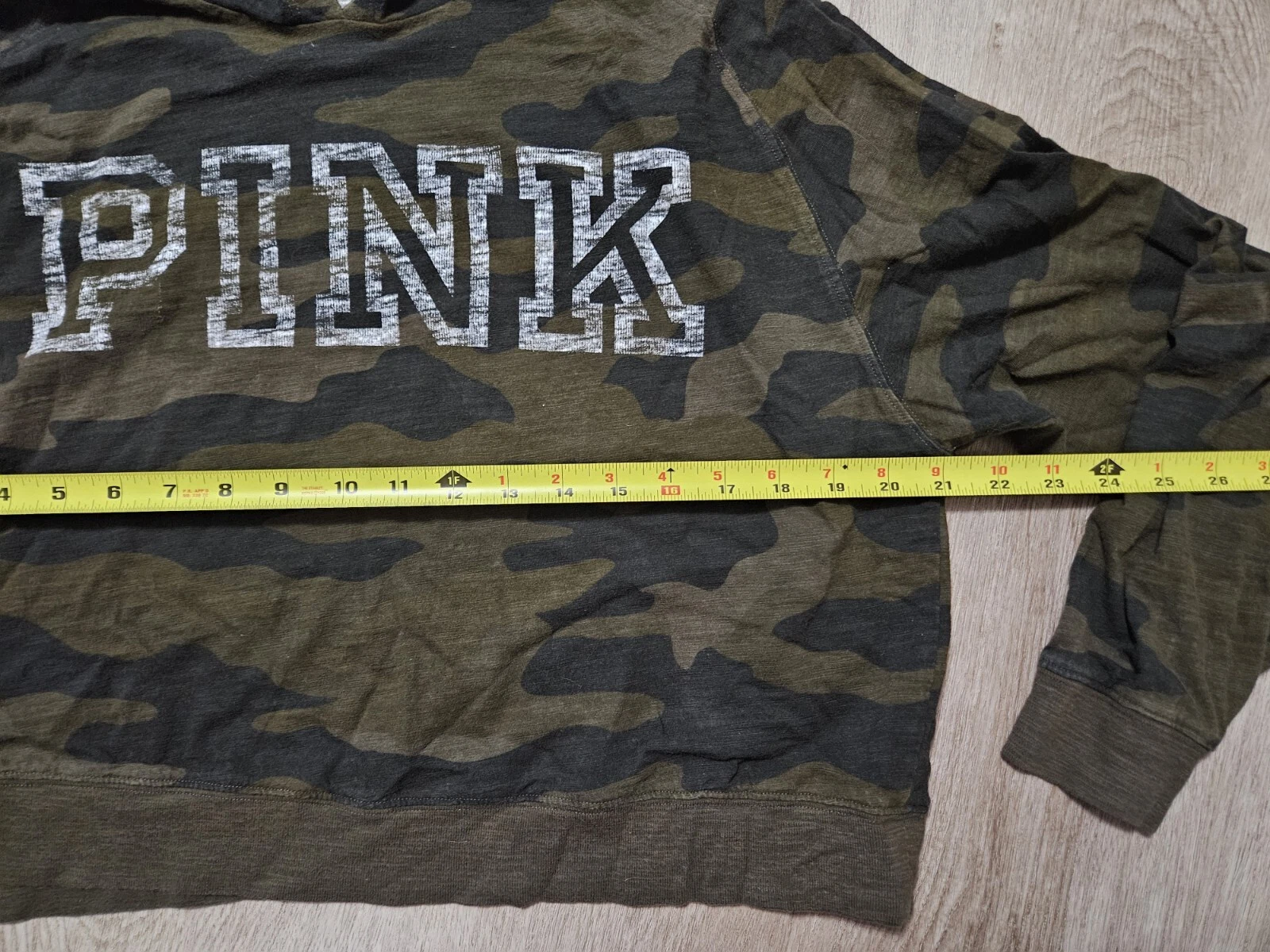 UNDERCOVER Felpa con cappuccio donna media ROSA by Victoria Secret mimetica crop B