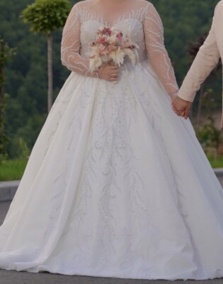 Maßgeschneidertes Brautkleid nur einmal getragen Größe 46-48