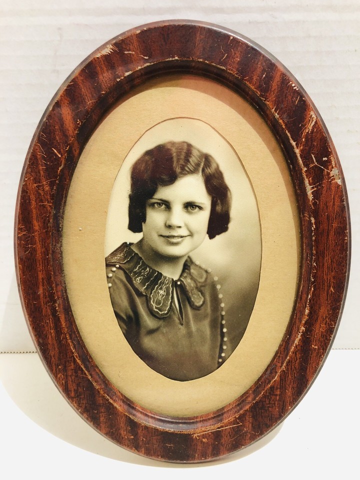 Vintage Photo 1920s Flapper Portrait of Young Woman in Oval Frame | eBay