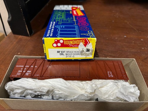 HO Scale Roundhouse Illinois Central IC 50' boxcar kit 35688 | Zustand: Used