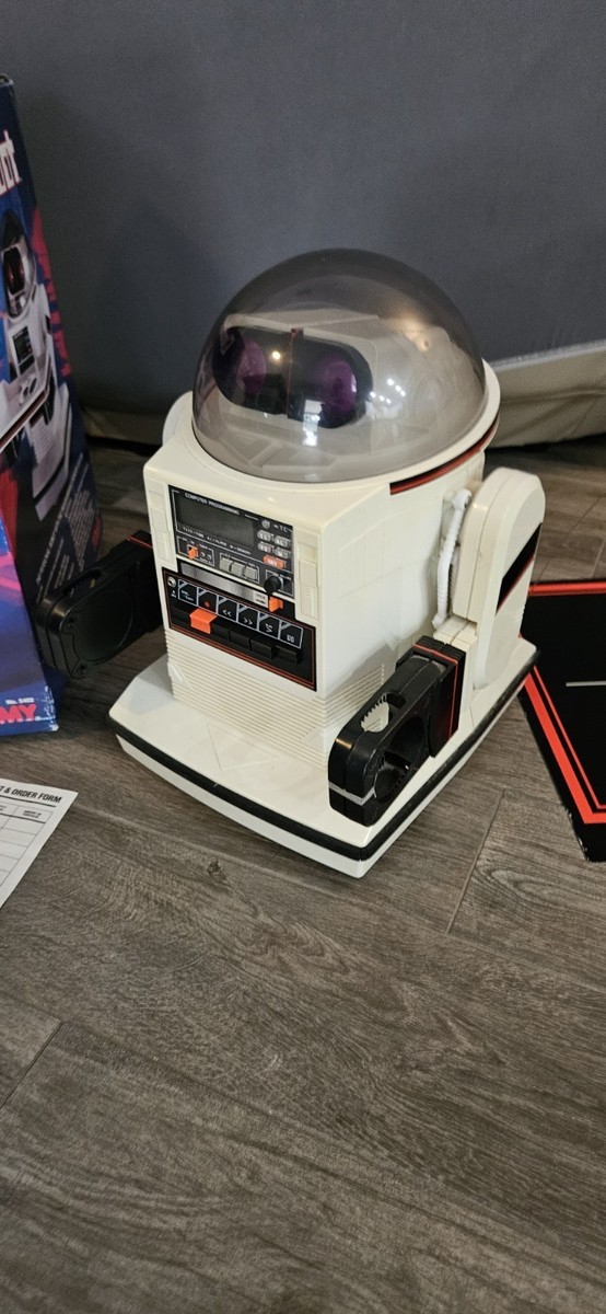 トミー　オムニボット　TOMY OMNIBOT Omnibot | V&A Explore The Collections