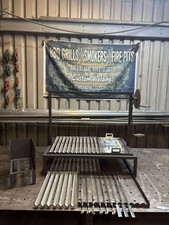 Professioneller Grill im argentinischen Stil - inklusive Plancha, Spießgestell & Feuerbox