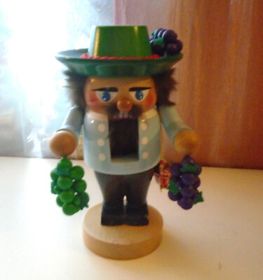 Steinbach Wine Maker With Grapes 10''  Chubby Troll Size Nutcracker 