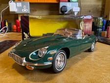 JAGUAR e-type Roadster Series III V12 1971 in green - Road Signature 1:18