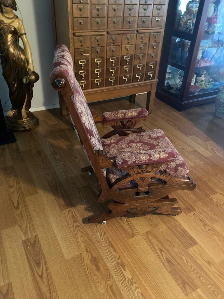 Mecedora balancín tapizada antigua -- SOLO RECOGIDA Foto 4 de 4