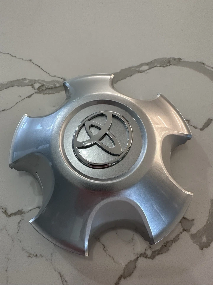 (1x) TOYOTA LAND CRUISER 03-04  WHEEL CENTER CAP COVER 42603-60570 USED PERFECT - Image 2 of 4