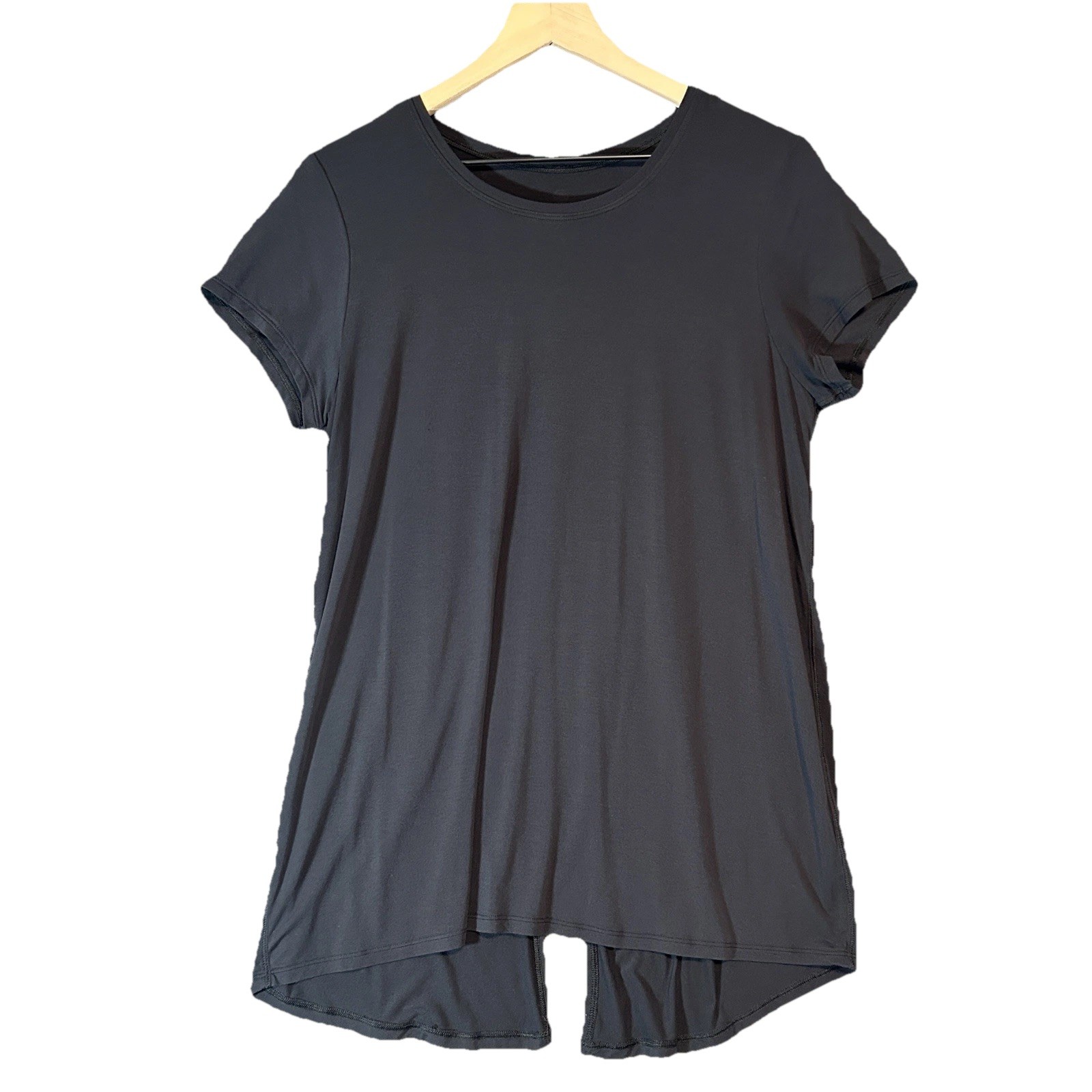 Lululemon Women’s Back Split Black Tee Size 6 Short Sleeve Athleisure Yoga Top