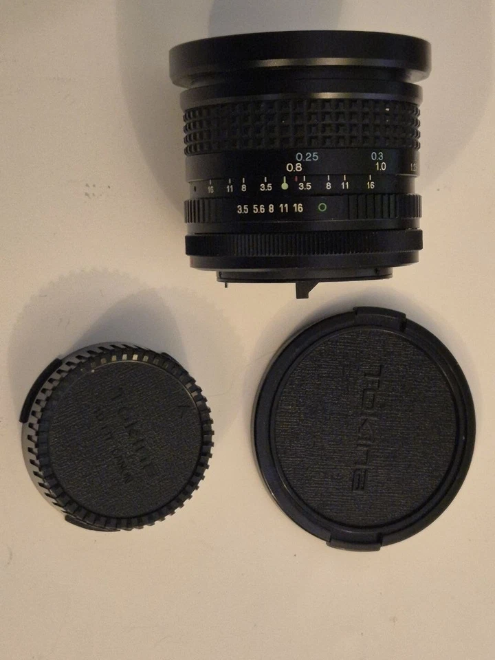 Tokina RMC 17mm F/3.5 Ultra Wide Angle Lens (Canon FD Mount) Excellent Cond... - Image 3 of 4