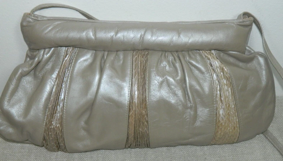 Bolso colgante Timmy Woods Beverly Hills de cuero beige con plisado de cocodrilo vintage  Foto 4 de 4